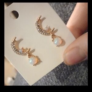 ♥️E Individually $10 Or Bundle 5/$20 Dainty Gold Crescent Moon With Opal Stone